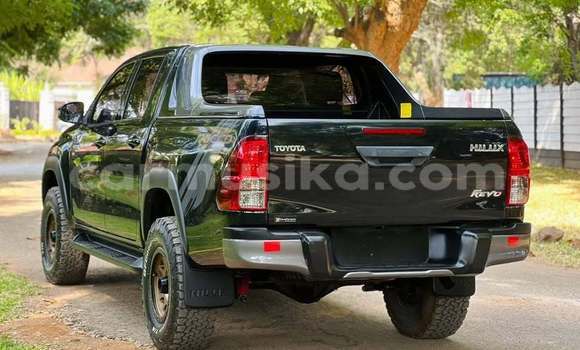 Tenga Tsaru Toyota Hilux Nhema Mota in Bindura in Mashonaland yePakati Tenga Tsaru Toyota Hilux Nhema Mota in Bindura in Mashonaland yePakati