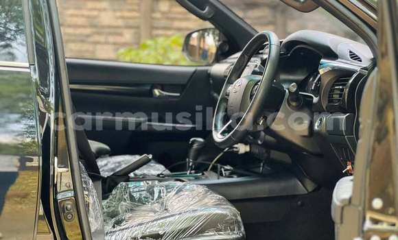 Tenga Tsaru Toyota Hilux Nhema Mota in Bindura in Mashonaland yePakati Tenga Tsaru Toyota Hilux Nhema Mota in Bindura in Mashonaland yePakati