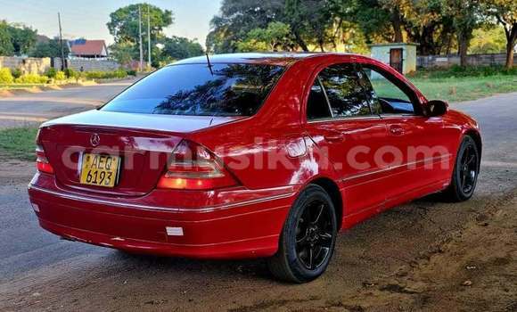 Tenga Tsaru Mercedes‒Benz C–Class Tsvuku Mota in Borrowdale in Harare Tenga Tsaru Mercedes‒Benz C–Class Tsvuku Mota in Borrowdale in Harare