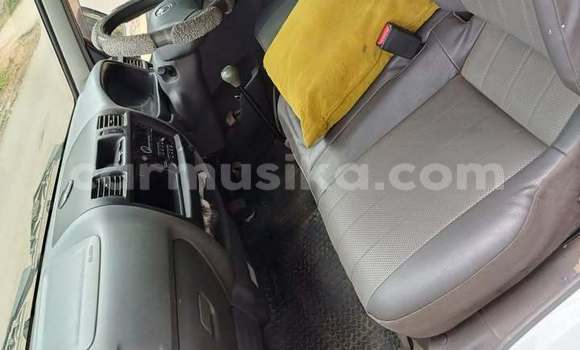 Tenga Tsaru Mazda Bongo Chena Mota in Bindura in Mashonaland yePakati Tenga Tsaru Mazda Bongo Chena Mota in Bindura in Mashonaland yePakati