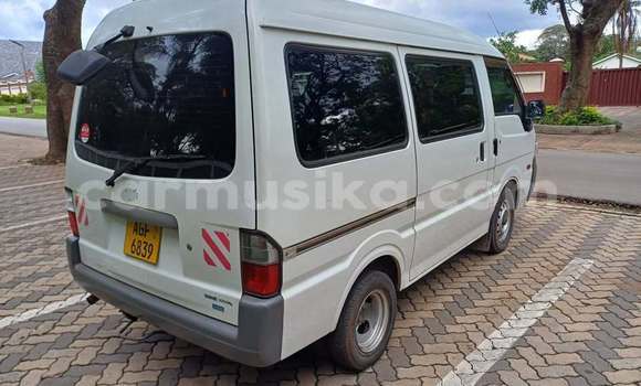 Tenga Tsaru Mazda Bongo Chena Mota in Bindura in Mashonaland yePakati Tenga Tsaru Mazda Bongo Chena Mota in Bindura in Mashonaland yePakati