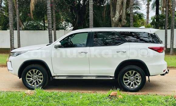 Tenga Tsaru Toyota Fortuner Chena Mota in Bindura in Mashonaland yePakati Tenga Tsaru Toyota Fortuner Chena Mota in Bindura in Mashonaland yePakati