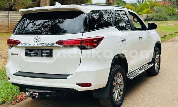 Tenga Tsaru Toyota Fortuner Chena Mota in Bindura in Mashonaland yePakati Tenga Tsaru Toyota Fortuner Chena Mota in Bindura in Mashonaland yePakati