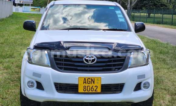 Buy Used Toyota Hilux White Car in Borrowdale in Harare