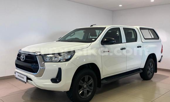 Tenga Tsaru Toyota Hilux Chena Mota in Beitbridge in Matabeleland South