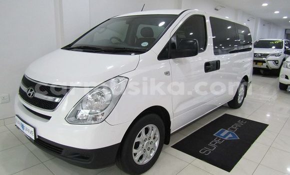 Buy Used Hyundai H1 White Car in Beitbridge in Matabeleland South Buy Used Hyundai H1 White Car in Beitbridge in Matabeleland South
