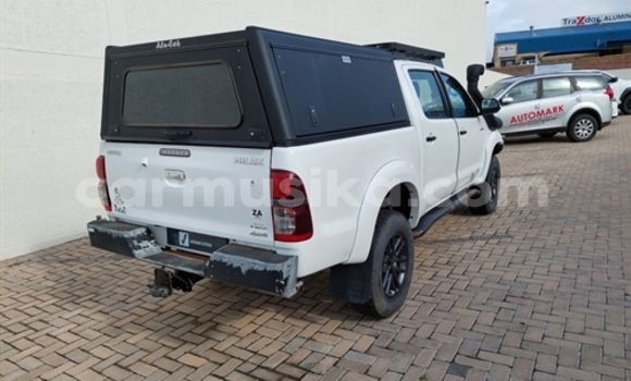 Tenga Tsaru Toyota Hilux Chena Mota in Harare in Harare Tenga Tsaru Toyota Hilux Chena Mota in Harare in Harare