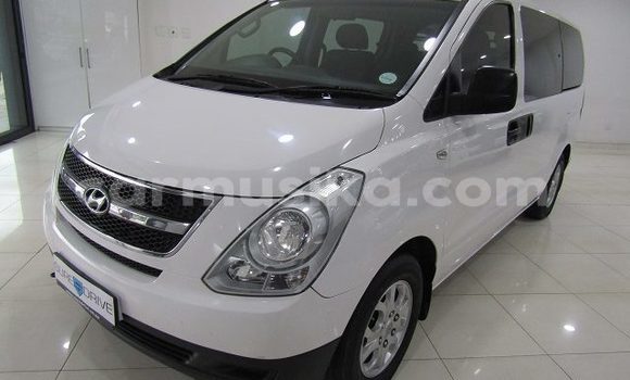 Buy Used Hyundai H1 White Car in Beitbridge in Matabeleland South Buy Used Hyundai H1 White Car in Beitbridge in Matabeleland South