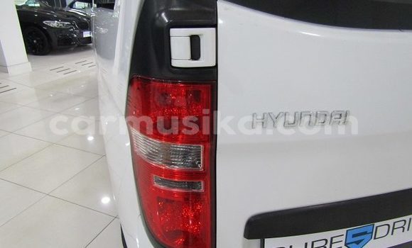 Buy Used Hyundai H1 White Car in Beitbridge in Matabeleland South Buy Used Hyundai H1 White Car in Beitbridge in Matabeleland South