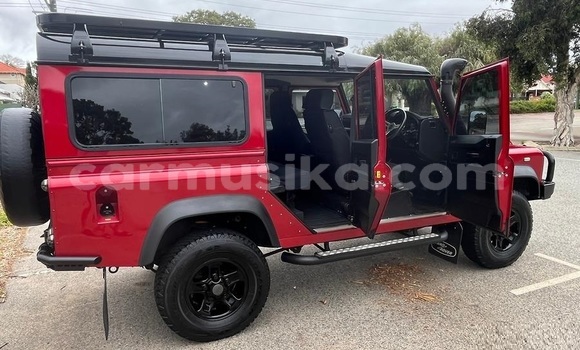 Tenga Tsaru Land Rover Defender Tsvuku Mota in Harare in Harare Tenga Tsaru Land Rover Defender Tsvuku Mota in Harare in Harare