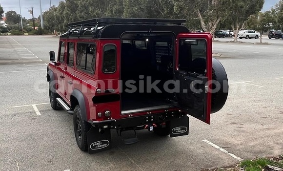 Tenga Tsaru Land Rover Defender Tsvuku Mota in Harare in Harare Tenga Tsaru Land Rover Defender Tsvuku Mota in Harare in Harare