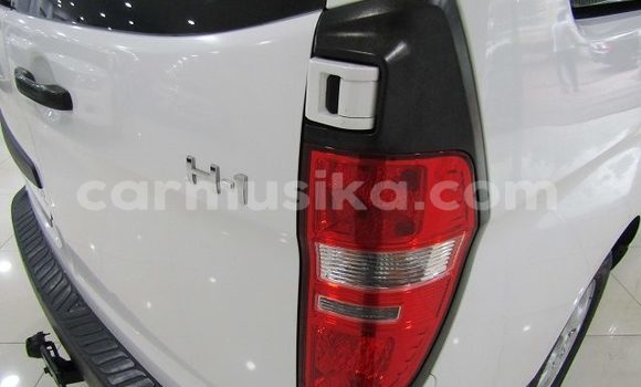 Buy Used Hyundai H1 White Car in Beitbridge in Matabeleland South Buy Used Hyundai H1 White Car in Beitbridge in Matabeleland South