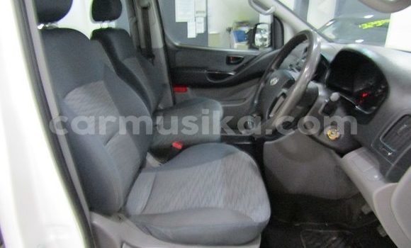 Buy Used Hyundai H1 White Car in Beitbridge in Matabeleland South Buy Used Hyundai H1 White Car in Beitbridge in Matabeleland South