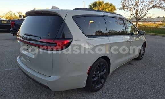 Buy Used Chrysler Pacifica White Car in Harare in Harare Buy Used Chrysler Pacifica White Car in Harare in Harare