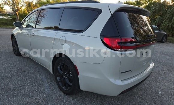 Buy Used Chrysler Pacifica White Car in Harare in Harare Buy Used Chrysler Pacifica White Car in Harare in Harare