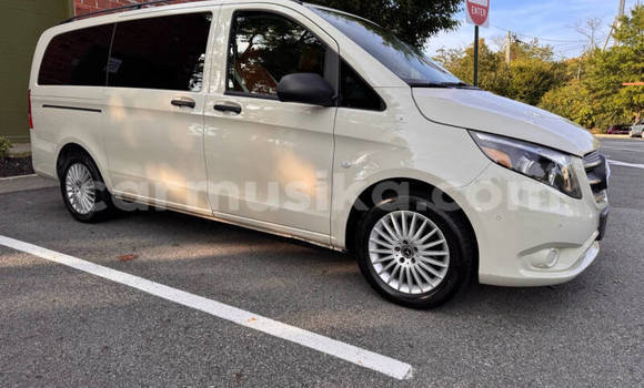 Buy Used Mercedes‒Benz Vito White Car in Harare in Harare