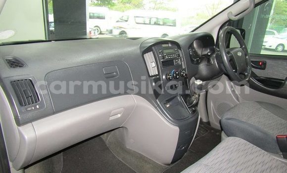 Buy Used Hyundai H1 White Car in Beitbridge in Matabeleland South Buy Used Hyundai H1 White Car in Beitbridge in Matabeleland South