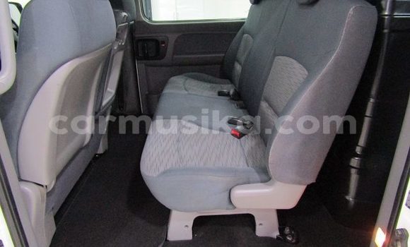 Buy Used Hyundai H1 White Car in Beitbridge in Matabeleland South Buy Used Hyundai H1 White Car in Beitbridge in Matabeleland South