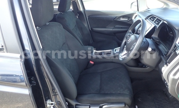 Nunua Ilio tumika Honda Fit Shuttle Nyeusi Gari ndani ya Beitbridge nchini Matabeleland Kusini Nunua Ilio tumika Honda Fit Shuttle Nyeusi Gari ndani ya Beitbridge nchini Matabeleland Kusini