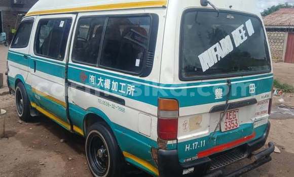 Nunua Ilio tumika Toyota Hiace Nyingine Gari ndani ya Harare nchini Harare Nunua Ilio tumika Toyota Hiace Nyingine Gari ndani ya Harare nchini Harare