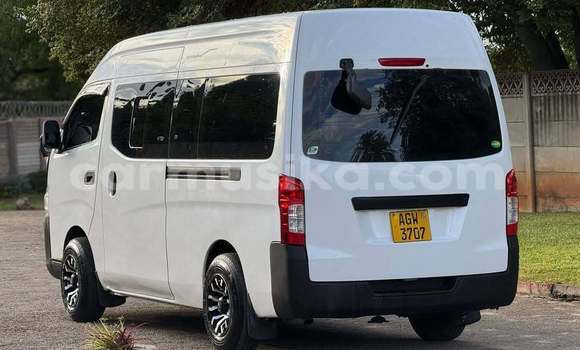 Nunua Ilio tumika Nissan NV350 Caravan Nyeupe Gari ndani ya Harare nchini Harare Nunua Ilio tumika Nissan NV350 Caravan Nyeupe Gari ndani ya Harare nchini Harare