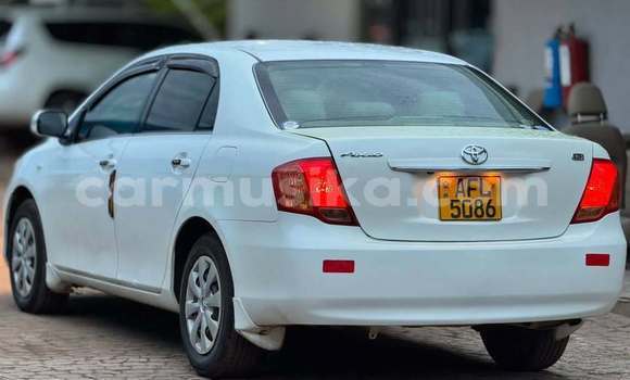 Nunua Ilio tumika Toyota Axio Nyeupe Gari ndani ya Harare nchini Harare