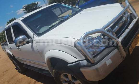 Tenga Tsaru Isuzu KB Chena Mota in Harare in Harare Tenga Tsaru Isuzu KB Chena Mota in Harare in Harare