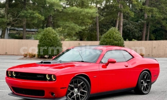 Tenga Tsaru Dodge Challenger Tsvuku Mota in Harare in Harare