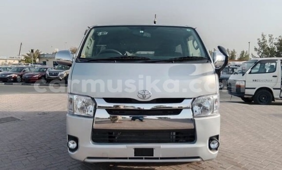 Buy Used Toyota Hiace Silver Car in Beitbridge in Matabeleland South