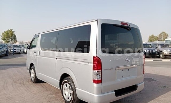 Acheter Occasion Voiture Toyota Hiace Gris à Beitbridge, Matabeleland South Acheter Occasion Voiture Toyota Hiace Gris à Beitbridge, Matabeleland South