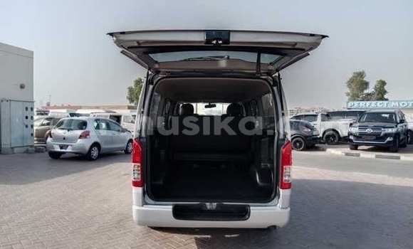 Acheter Occasion Voiture Toyota Hiace Gris à Beitbridge, Matabeleland South Acheter Occasion Voiture Toyota Hiace Gris à Beitbridge, Matabeleland South