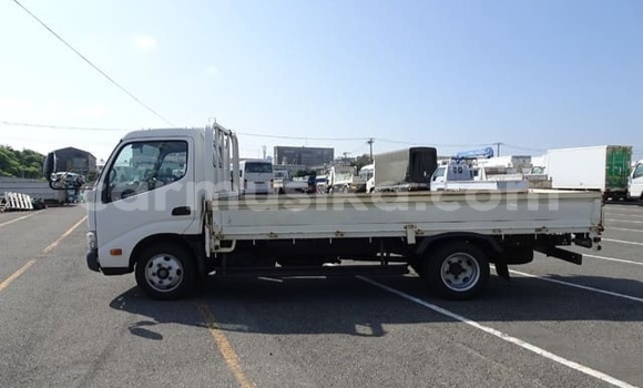 Acheter Occasion Voiture Toyota Dyna Blanc à Beitbridge, Matabeleland South Acheter Occasion Voiture Toyota Dyna Blanc à Beitbridge, Matabeleland South