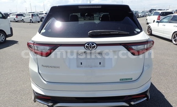 Acheter Occasion Voiture Toyota Harrier Blanc à Beitbridge, Matabeleland South Acheter Occasion Voiture Toyota Harrier Blanc à Beitbridge, Matabeleland South