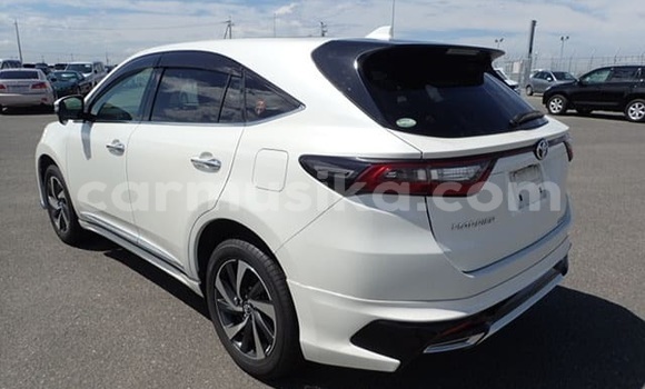 Acheter Occasion Voiture Toyota Harrier Blanc à Beitbridge, Matabeleland South Acheter Occasion Voiture Toyota Harrier Blanc à Beitbridge, Matabeleland South