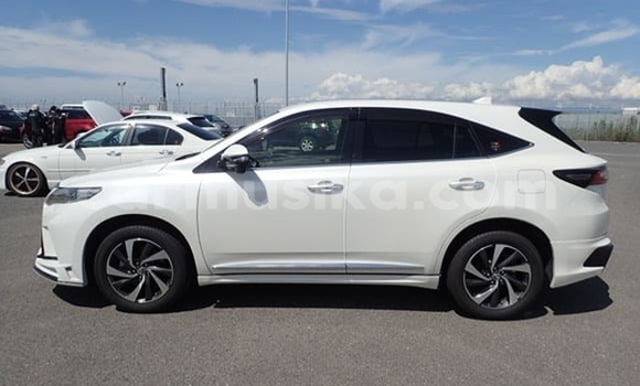 Acheter Occasion Voiture Toyota Harrier Blanc à Beitbridge, Matabeleland South Acheter Occasion Voiture Toyota Harrier Blanc à Beitbridge, Matabeleland South