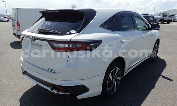 Acheter Occasion Voiture Toyota Harrier Blanc à Beitbridge, Matabeleland South Acheter Occasion Voiture Toyota Harrier Blanc à Beitbridge, Matabeleland South