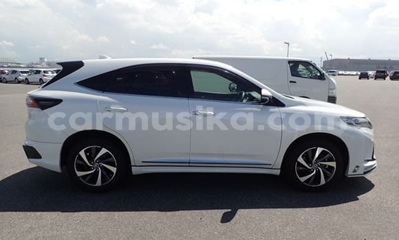 Acheter Occasion Voiture Toyota Harrier Blanc à Beitbridge, Matabeleland South Acheter Occasion Voiture Toyota Harrier Blanc à Beitbridge, Matabeleland South