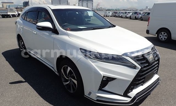 Acheter Occasion Voiture Toyota Harrier Blanc à Beitbridge, Matabeleland South Acheter Occasion Voiture Toyota Harrier Blanc à Beitbridge, Matabeleland South