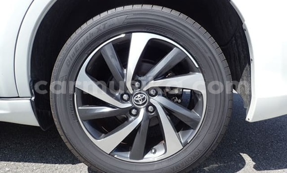 Acheter Occasion Voiture Toyota Harrier Blanc à Beitbridge, Matabeleland South Acheter Occasion Voiture Toyota Harrier Blanc à Beitbridge, Matabeleland South