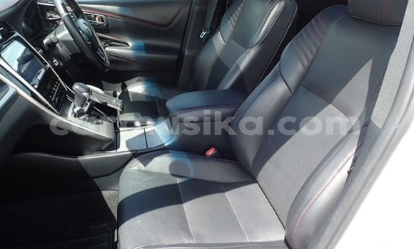 Acheter Occasion Voiture Toyota Harrier Blanc à Beitbridge, Matabeleland South Acheter Occasion Voiture Toyota Harrier Blanc à Beitbridge, Matabeleland South