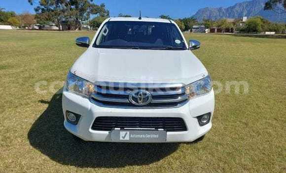 Acheter Occasion Voiture Toyota Hilux Blanc à Beitbridge, Matabeleland South