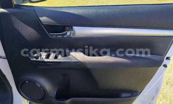 Acheter Occasion Voiture Toyota Hilux Blanc à Beitbridge, Matabeleland South Acheter Occasion Voiture Toyota Hilux Blanc à Beitbridge, Matabeleland South