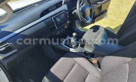 Acheter Occasion Voiture Toyota Hilux Blanc à Beitbridge, Matabeleland South Acheter Occasion Voiture Toyota Hilux Blanc à Beitbridge, Matabeleland South