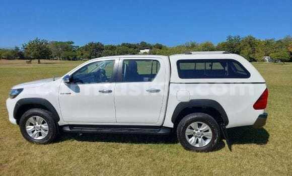 Acheter Occasion Voiture Toyota Hilux Blanc à Beitbridge, Matabeleland South Acheter Occasion Voiture Toyota Hilux Blanc à Beitbridge, Matabeleland South