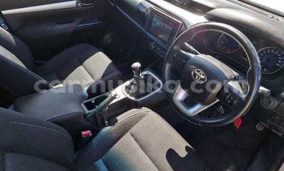 Acheter Occasion Voiture Toyota Hilux Blanc à Beitbridge, Matabeleland South Acheter Occasion Voiture Toyota Hilux Blanc à Beitbridge, Matabeleland South