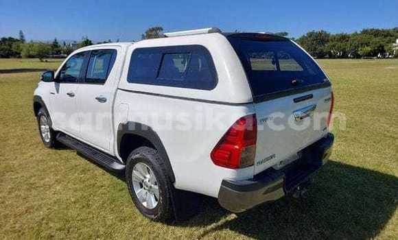 Acheter Occasion Voiture Toyota Hilux Blanc à Beitbridge, Matabeleland South Acheter Occasion Voiture Toyota Hilux Blanc à Beitbridge, Matabeleland South