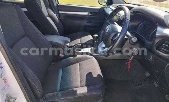 Acheter Occasion Voiture Toyota Hilux Blanc à Beitbridge, Matabeleland South Acheter Occasion Voiture Toyota Hilux Blanc à Beitbridge, Matabeleland South