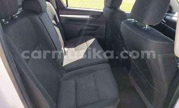 Acheter Occasion Voiture Toyota Hilux Blanc à Beitbridge, Matabeleland South Acheter Occasion Voiture Toyota Hilux Blanc à Beitbridge, Matabeleland South