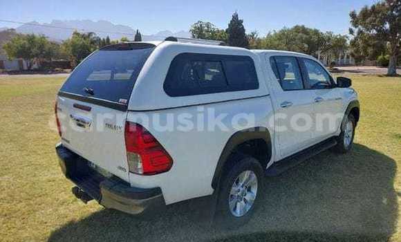 Acheter Occasion Voiture Toyota Hilux Blanc à Beitbridge, Matabeleland South Acheter Occasion Voiture Toyota Hilux Blanc à Beitbridge, Matabeleland South