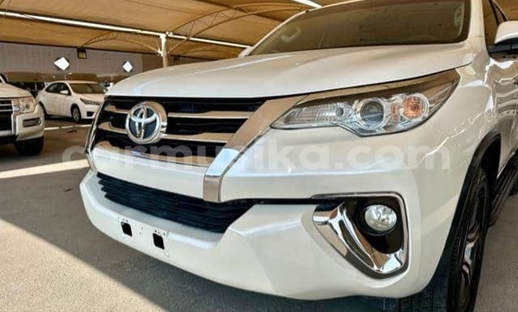 Acheter Occasion Voiture Toyota Fortuner Blanc à Beitbridge, Matabeleland South Acheter Occasion Voiture Toyota Fortuner Blanc à Beitbridge, Matabeleland South